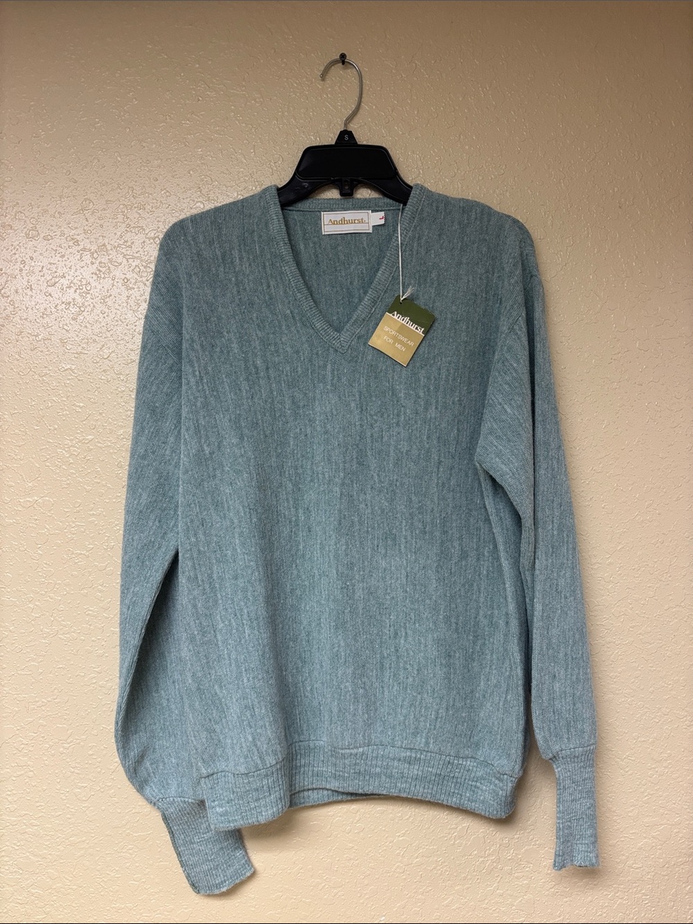 Andover Mills Men's V-Neck Sweater in Seafoam Green Heather
